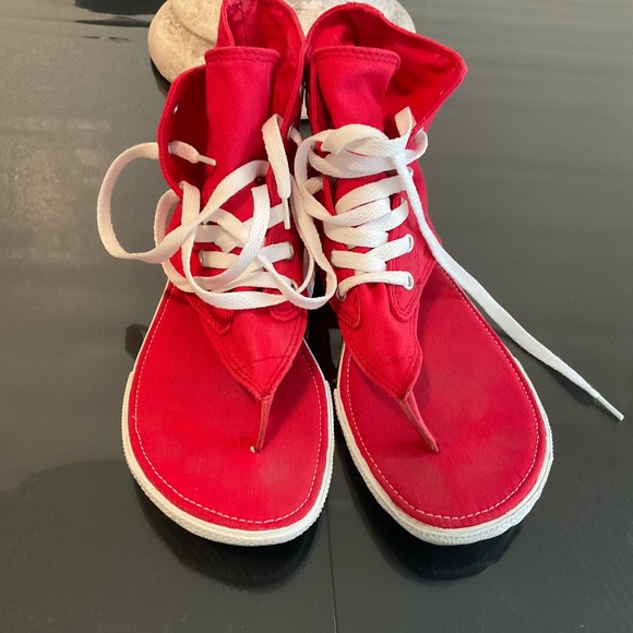 Converse Sandals - Picture 2 of 11